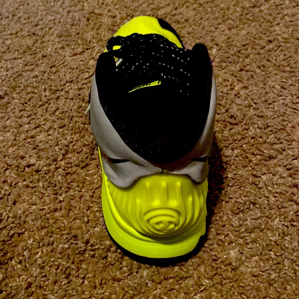 Kyrie 6s , neon green and silver , size 6 boy kids